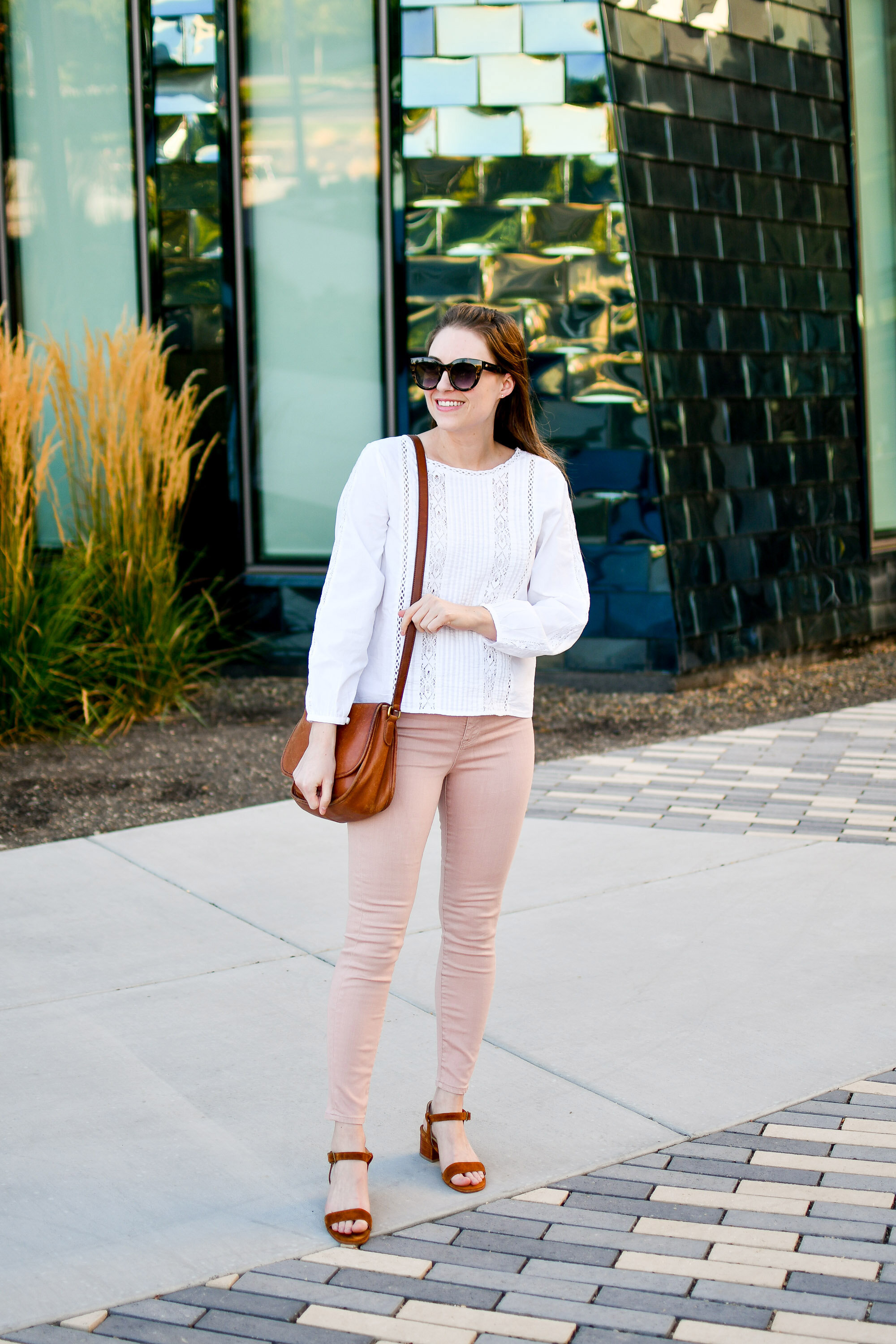Outfits with light pink jeans sales